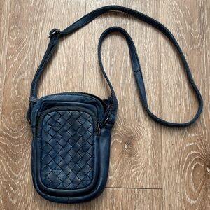 Genicci blue woven leather phone crossbody purse